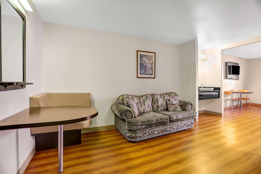 Americas Best Value Inn Apache Junction 44/56