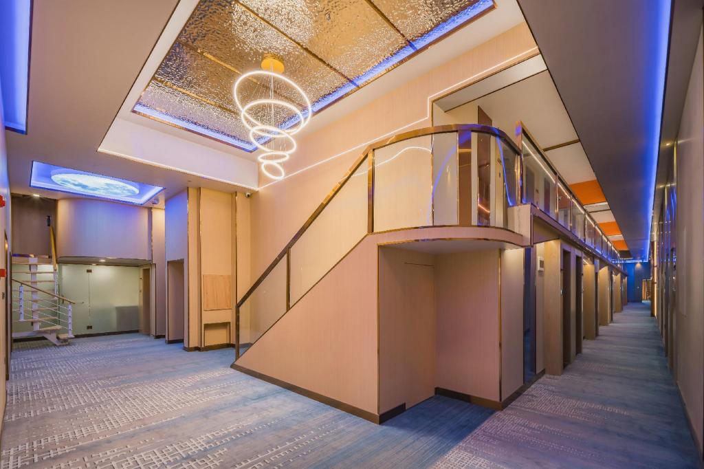 Dequan Luxury Hotel (Chaoyang High speed Railway Station Shilibao Subway Station Branch) 12/50