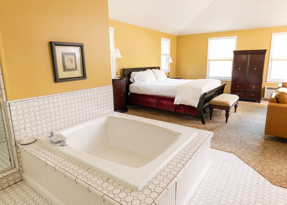 ROYAL, KING BED