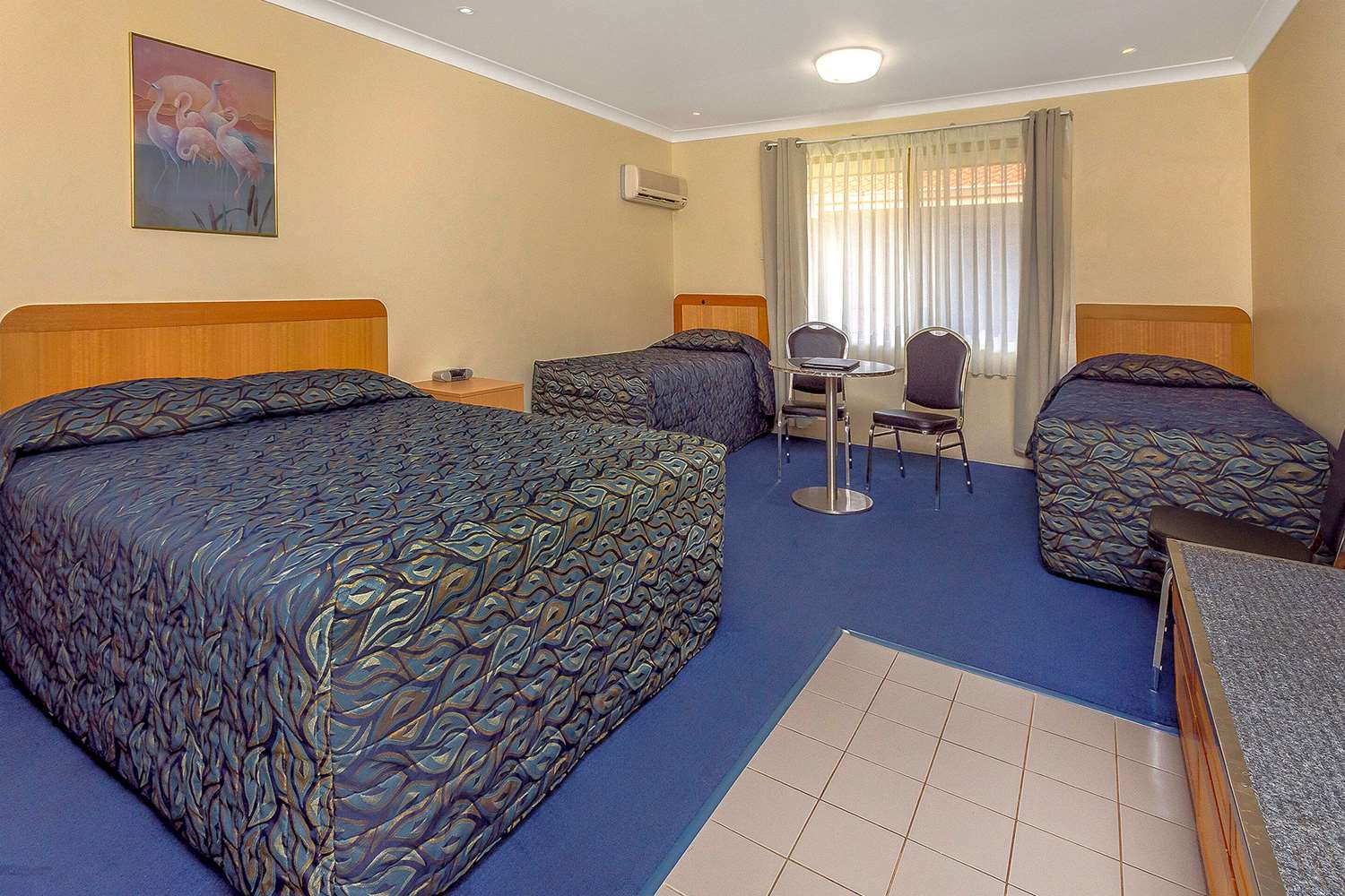 Upgrade, Queen and Twin Beds