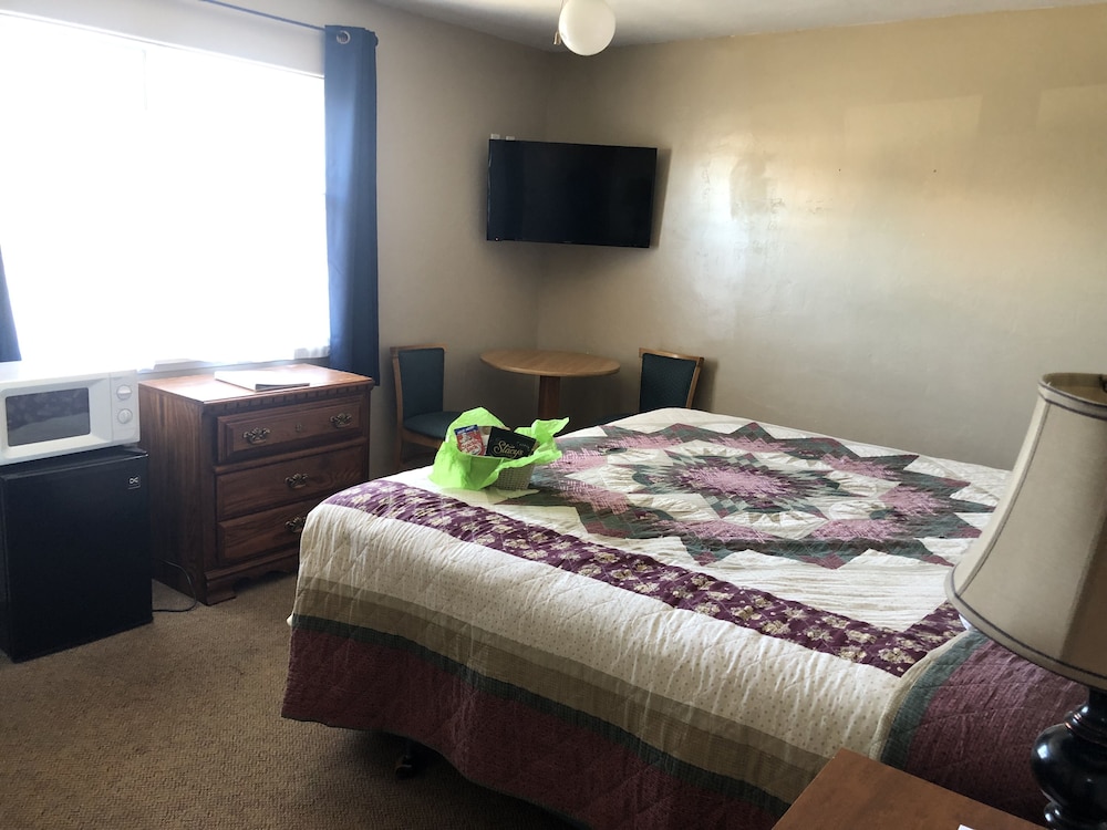 Lighthouse Inn 20/76