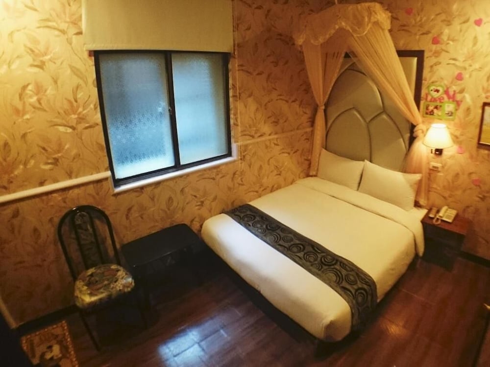 Fuchia Hotel 13/40