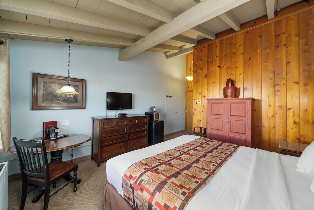 Dude Rancher Lodge 19/50