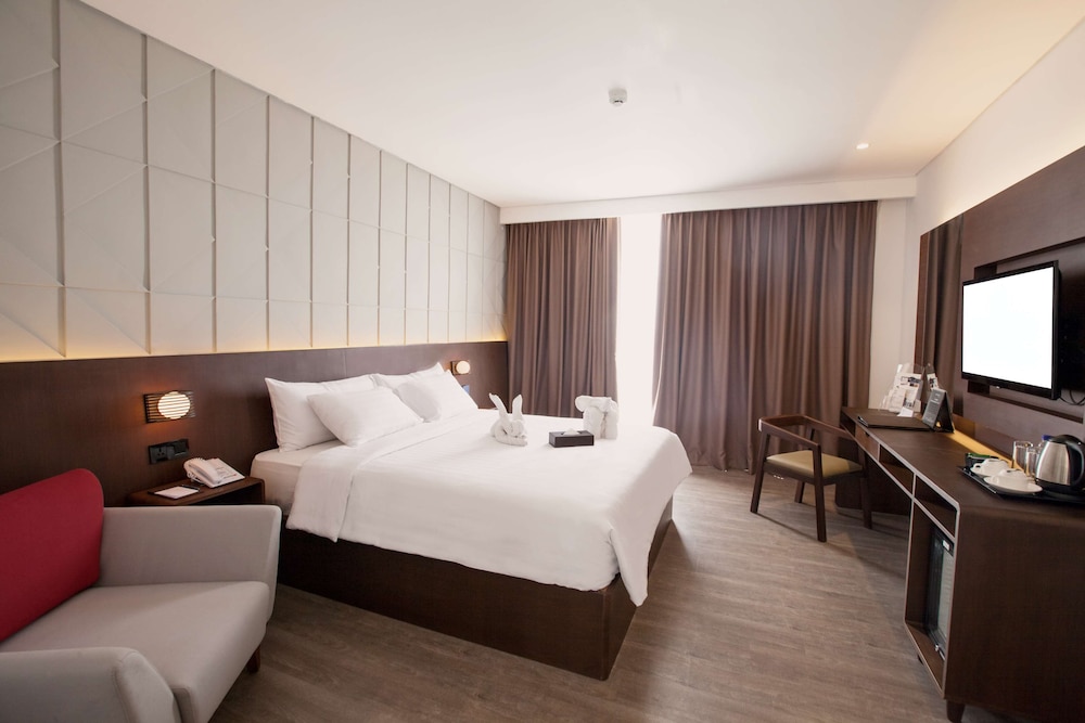 Golden Tulip Pontianak 12/64
