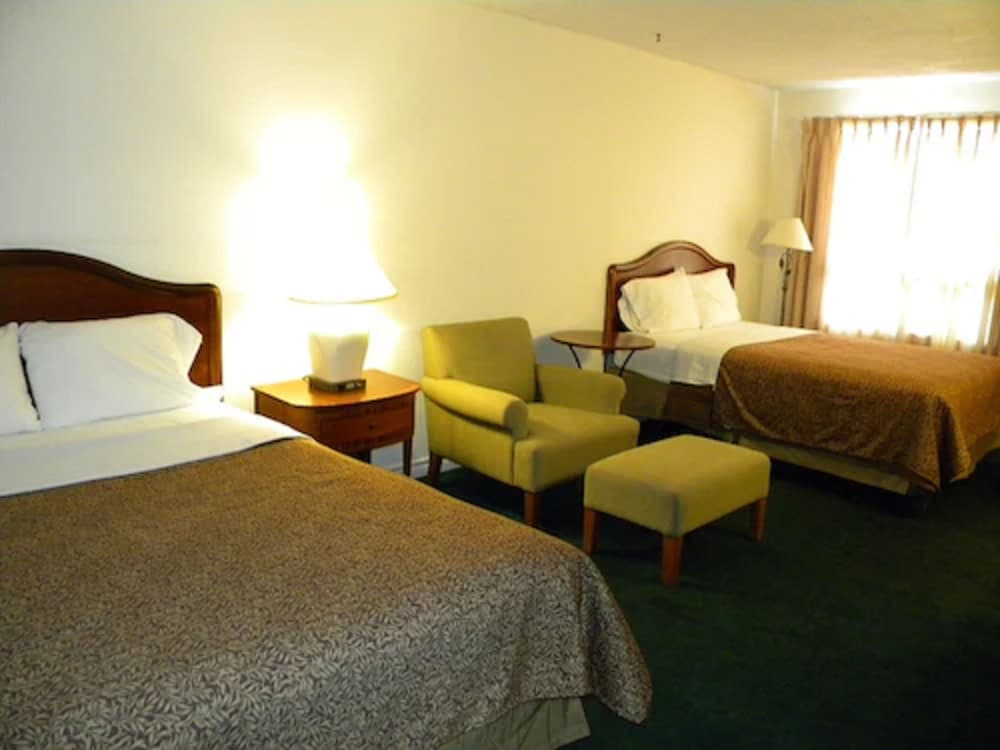 Fairway Inn by the Falls 17/44