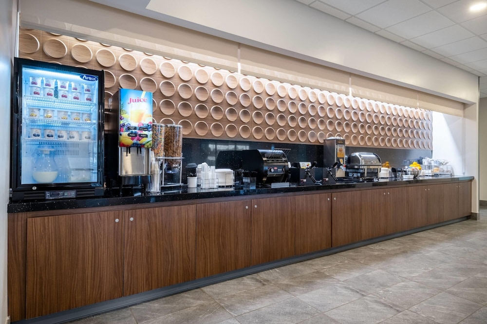 Wingate by Wyndham Geneva at SPIRE Academy 8/56