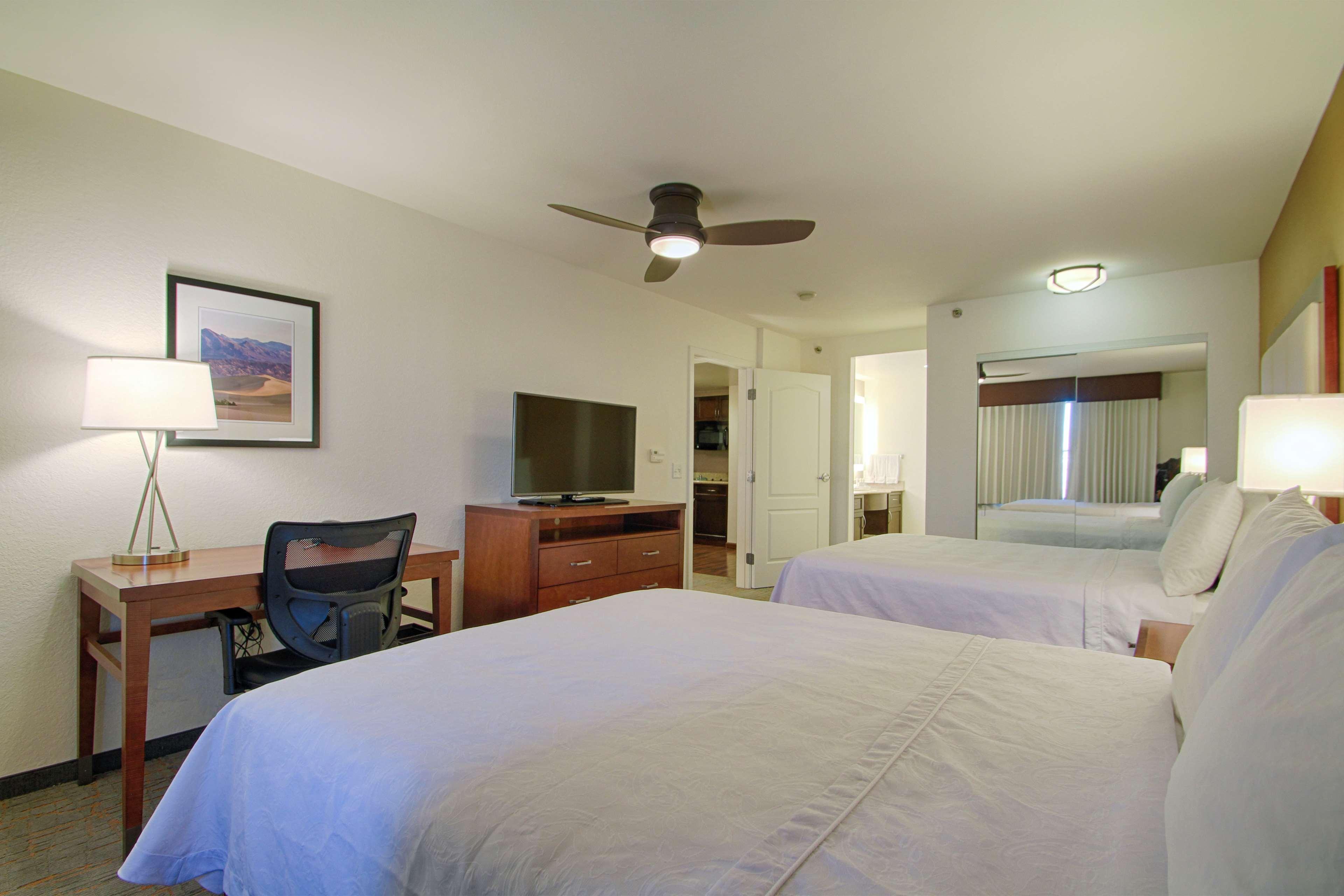 2 BEDROOMS, SUITE, KING BED, 2 QUEEN BEDS, 2 BATHROOMS
