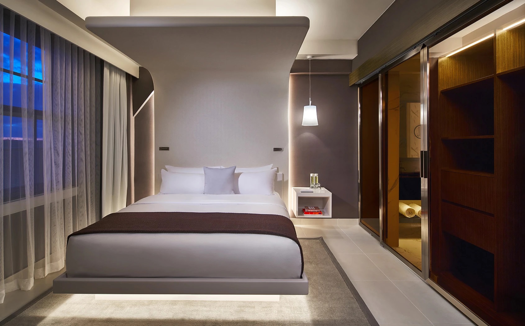Spa, Suite, King Bed, City View