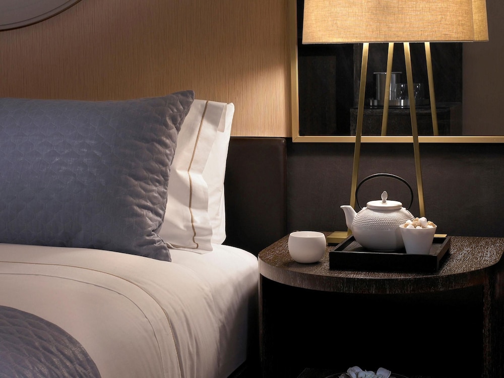 Hotel 505 River North 10/75