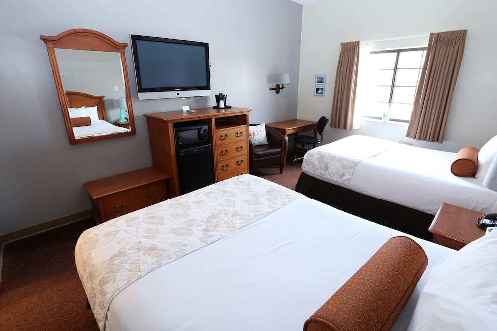 Country Hearth Inn & Suites Edwardsville St. Louis 24/51