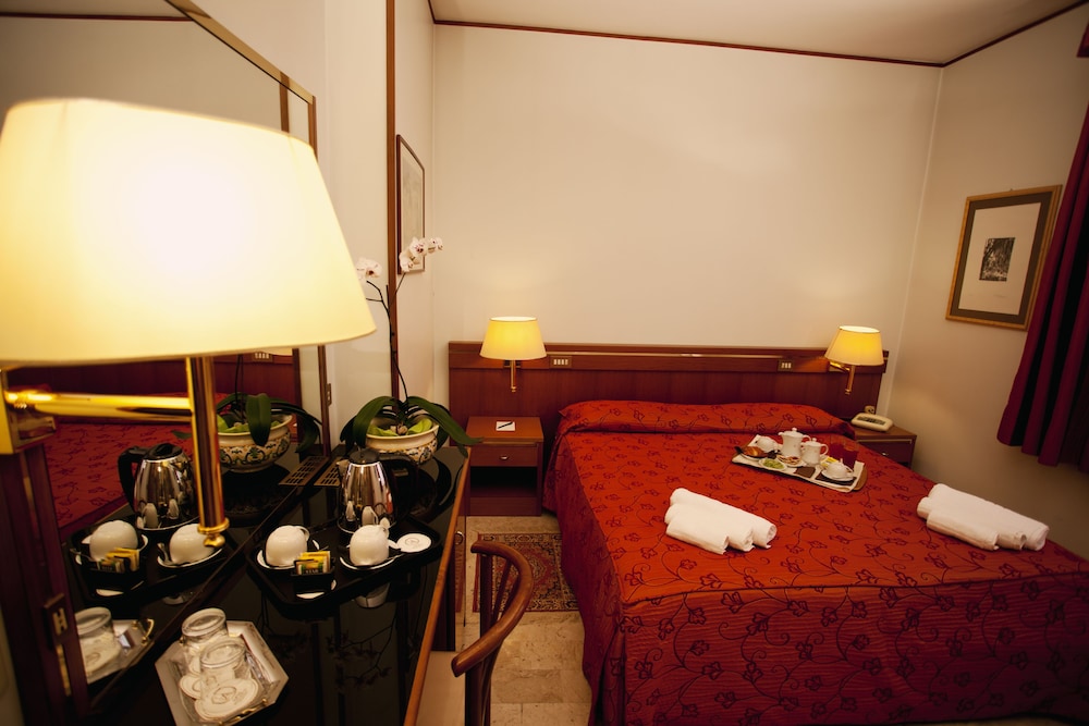 Augustus Hotel 16/29
