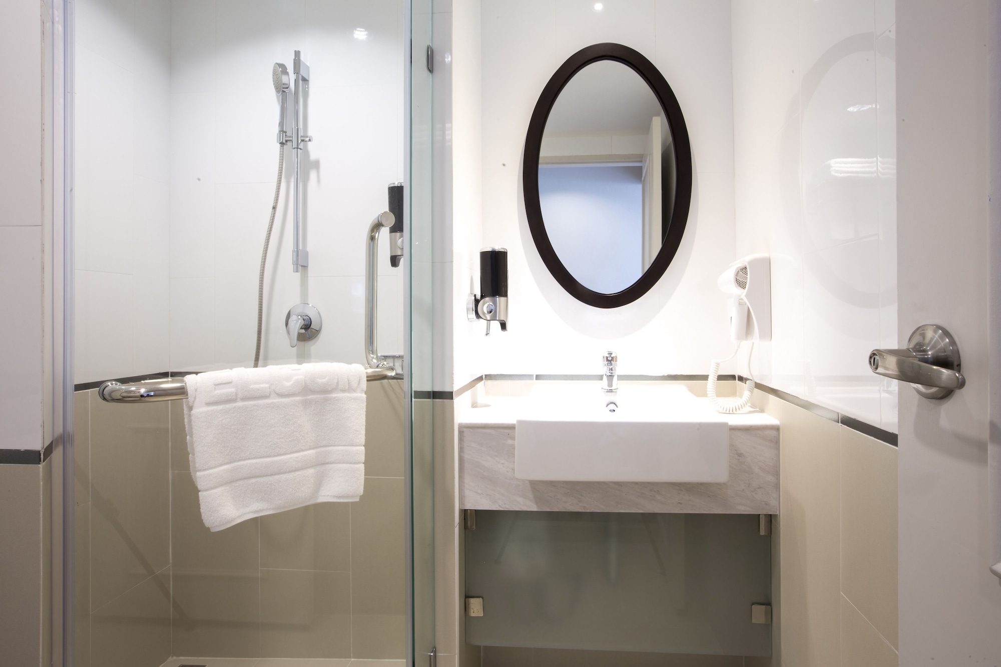 Explorer, Superior, Queen Bed، Vince Hotel Bangkok Pratunam 8/8
