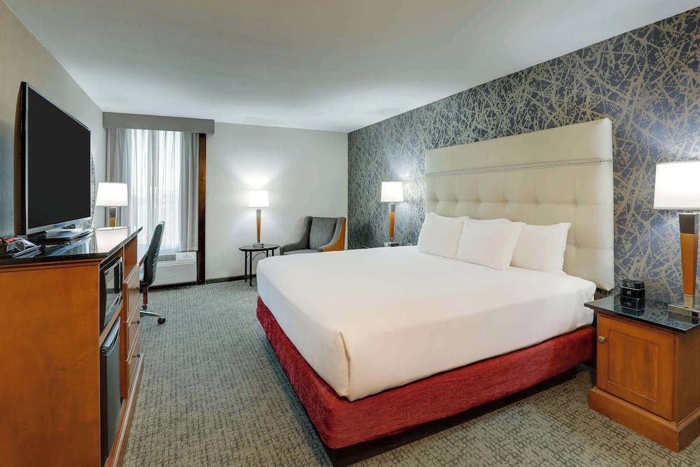 Drury Inn and Suites Springfield IL 12/50