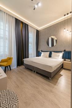 2 Bedrooms, Family