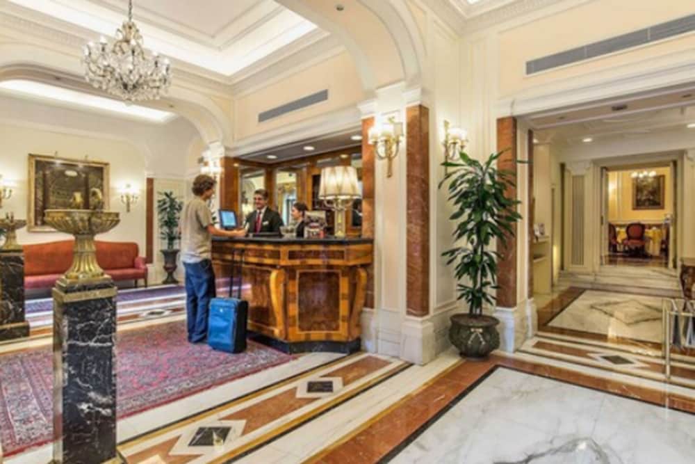 Albergo Del Senato 7/40