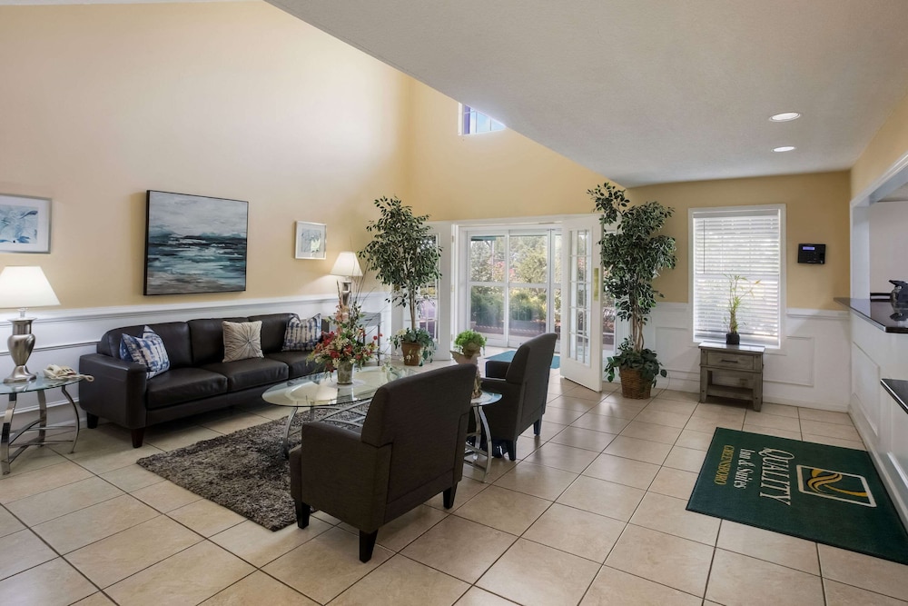 Quality Inn & Suites Greensboro near Lake Oconee 25/36