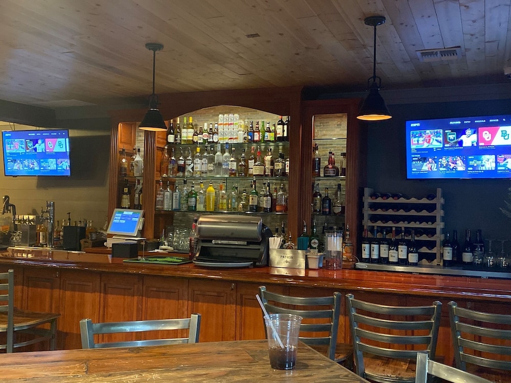 McCloud River Mercantile Inn 35/50