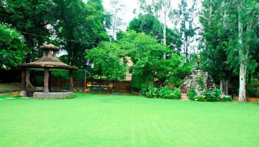 ASHOK COUNTRY RESORT 16/19