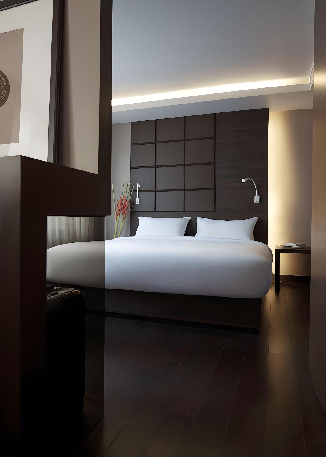 Suite, King Bed