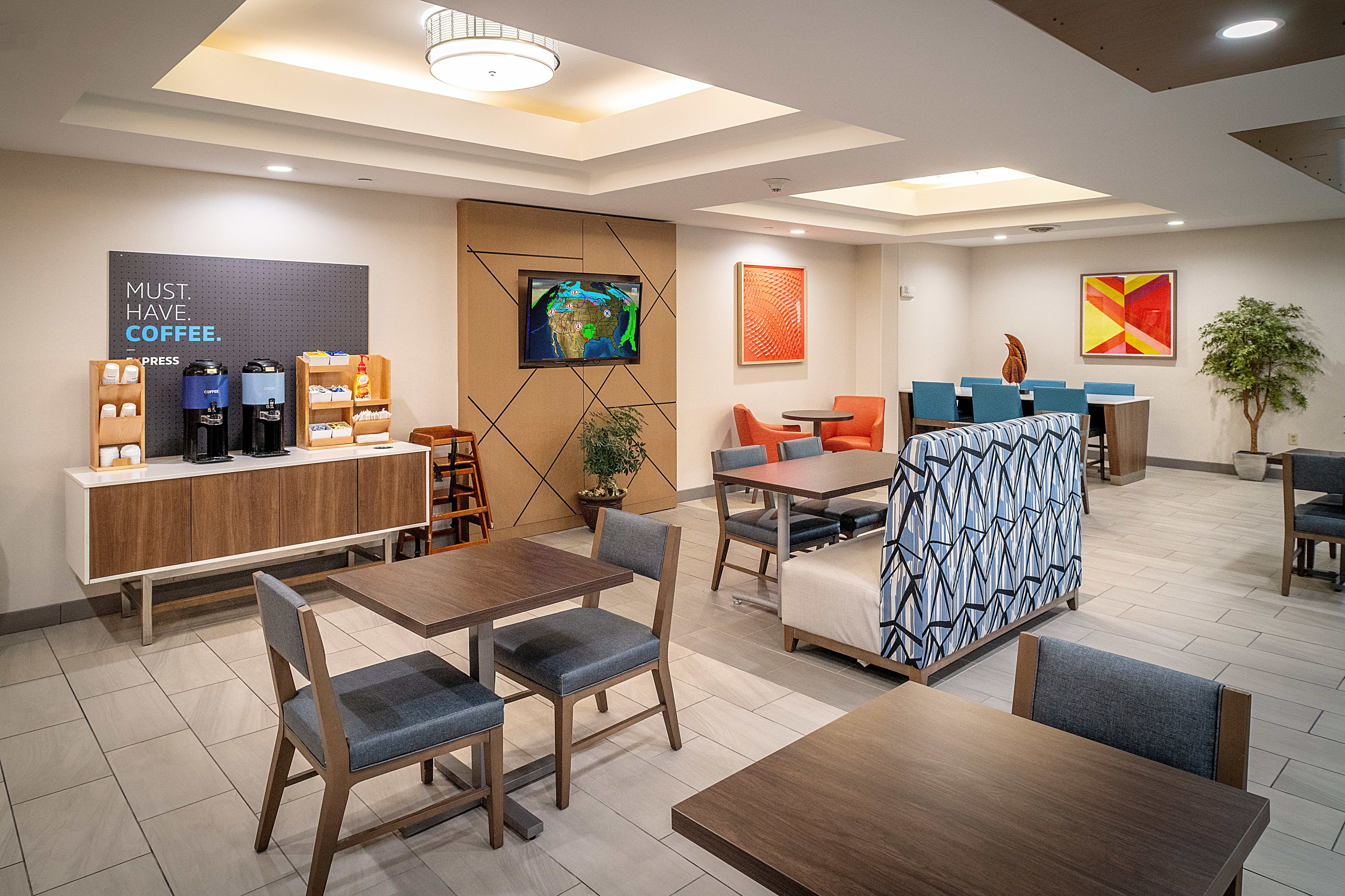 Holiday Inn Express Hotel And Suites Fairmont 45/64