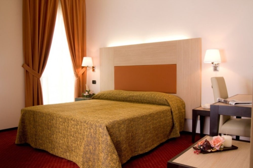 HOTEL FONTANELLE 6/28