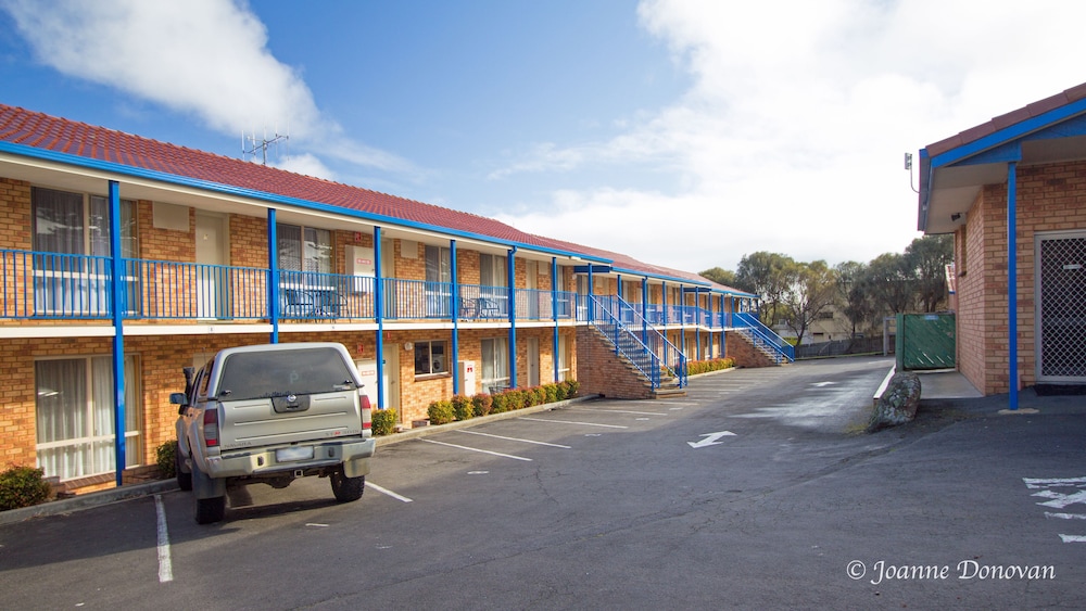 Blue Whale Motor Inn and Apartments 49/55