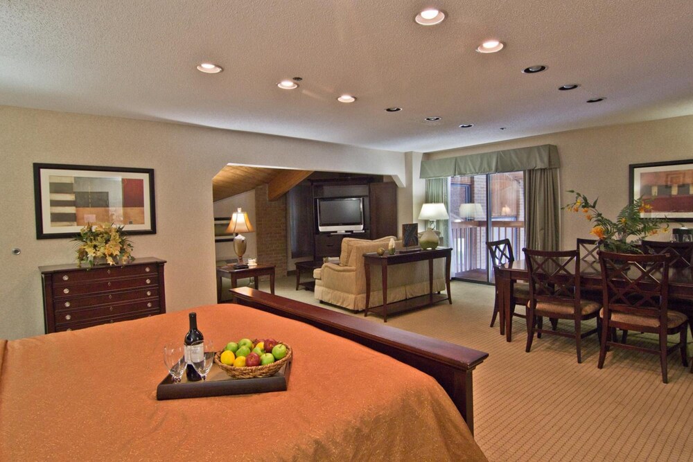 Christopher Inn and Suites 23/39