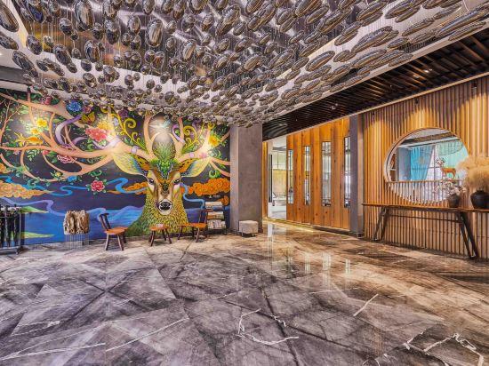 Qilu City Art Hotel 33/39