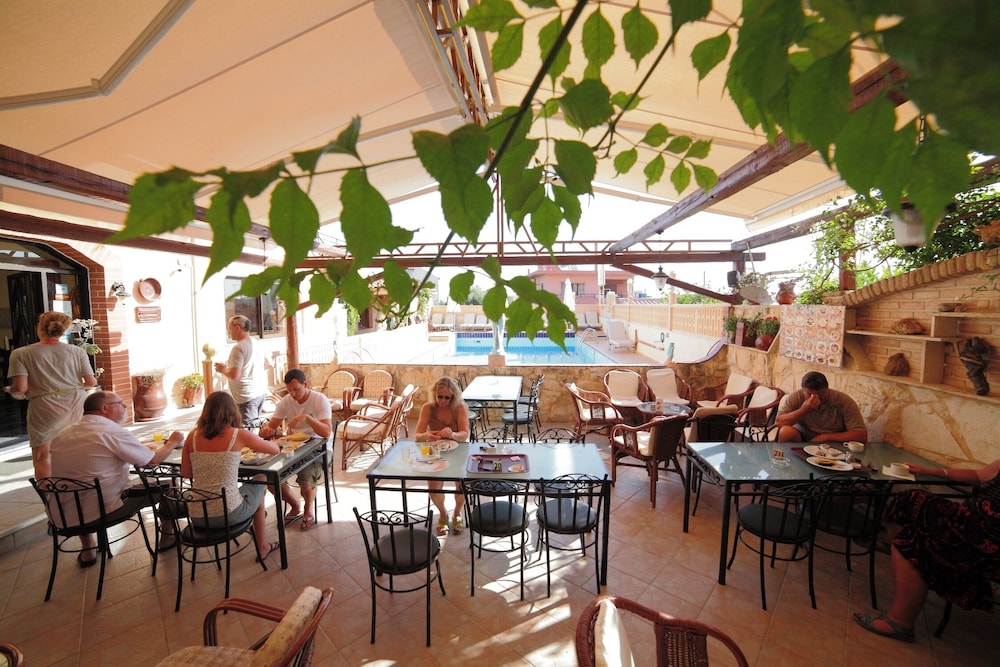Erato Hotel 54/68