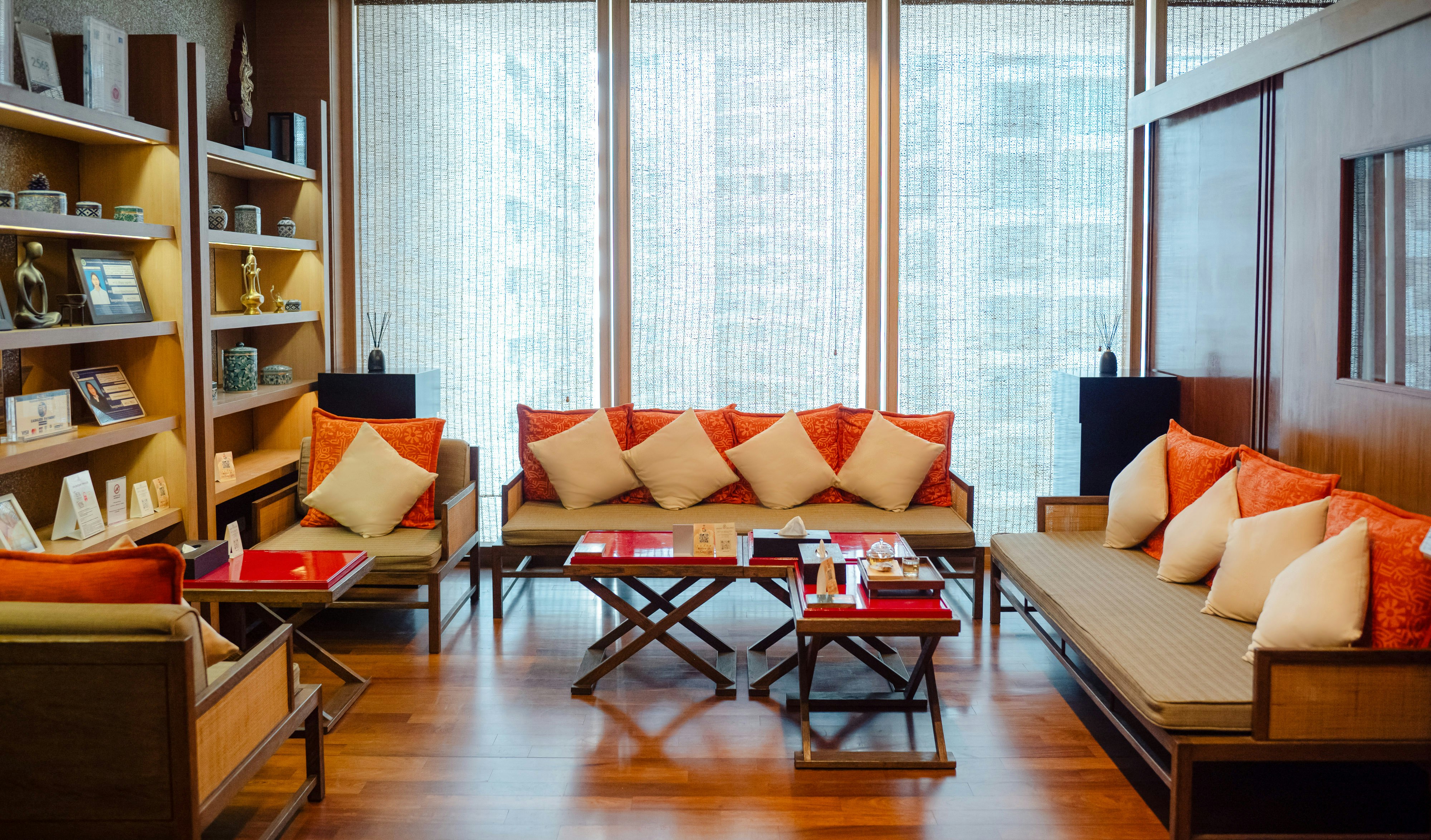 HANSAR BANGKOK 52/83