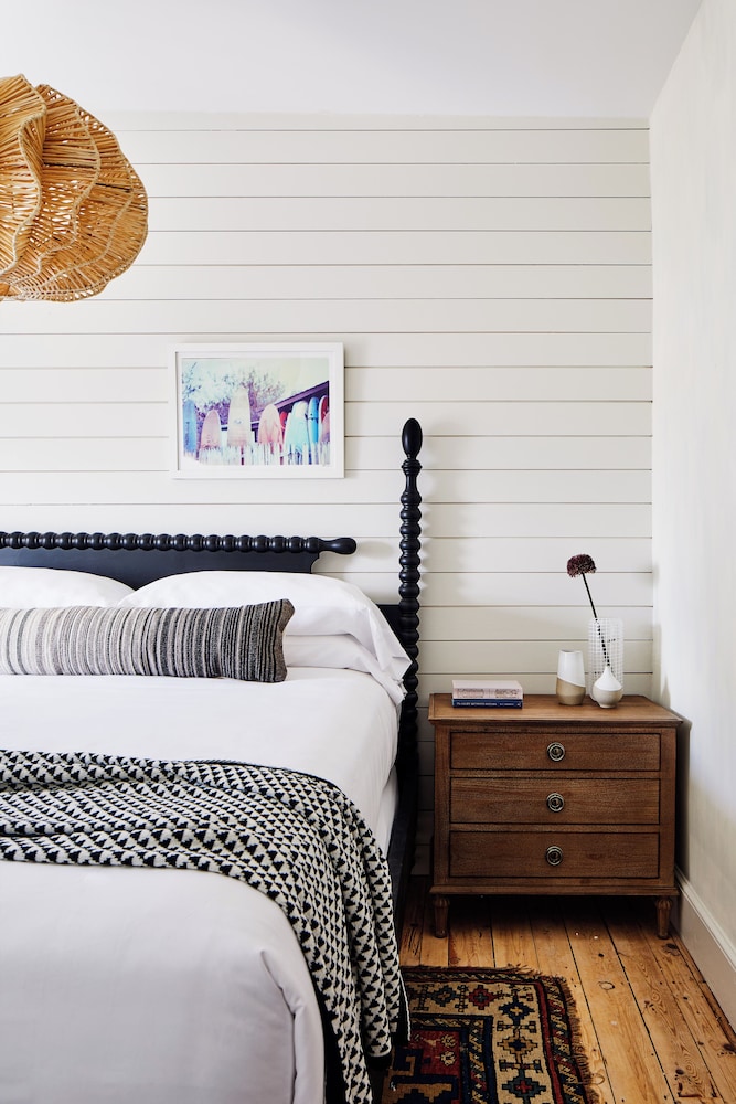 Surf, King Bed, Accessible
