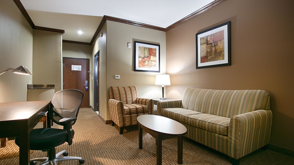 Best Western Plus Texoma Hotel and Suites 26/44