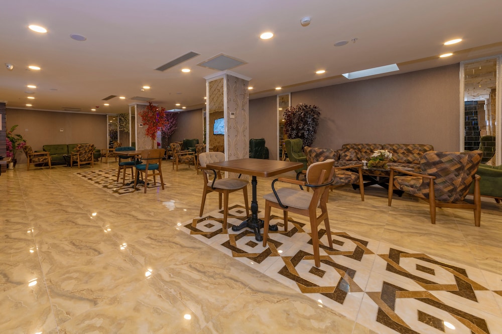 Vision Deluxe Hotel 33/37