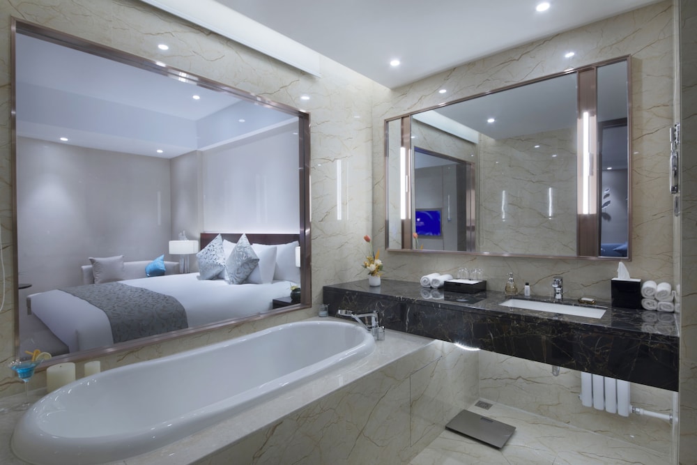 Huayou New Century Grand Hotel 47/50
