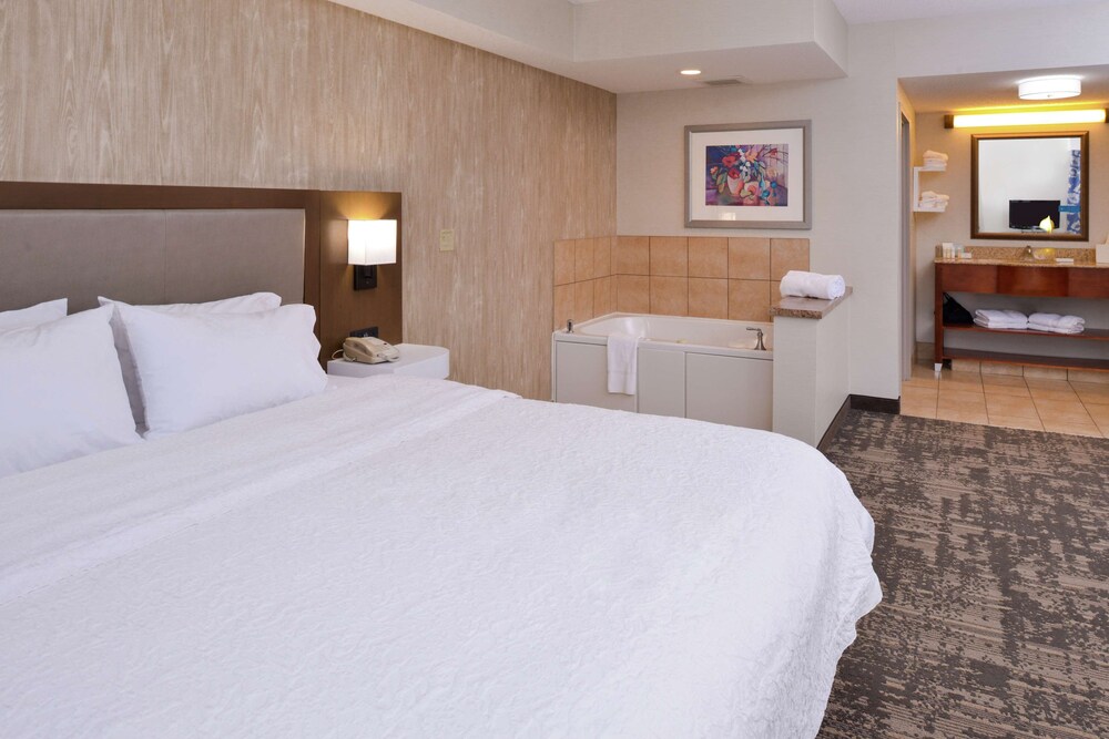 Hampton Inn Suites Wilmington 16/51