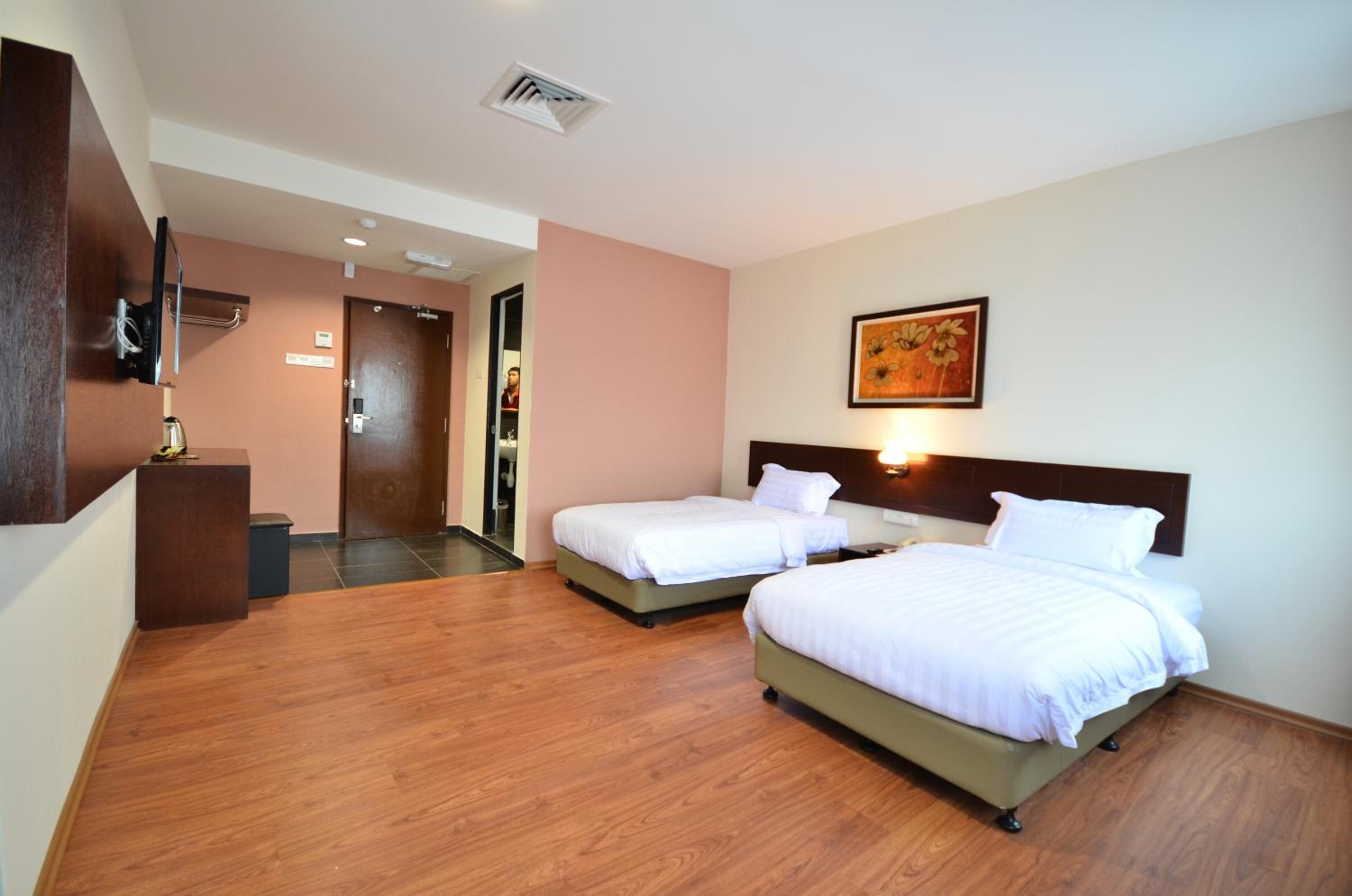 906 Riverside Hotel 12/51
