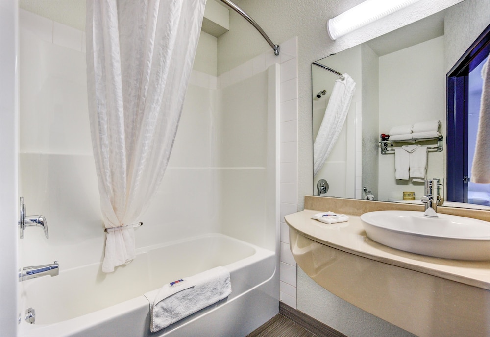 Motel6 Grande Prairie, AB 62/65