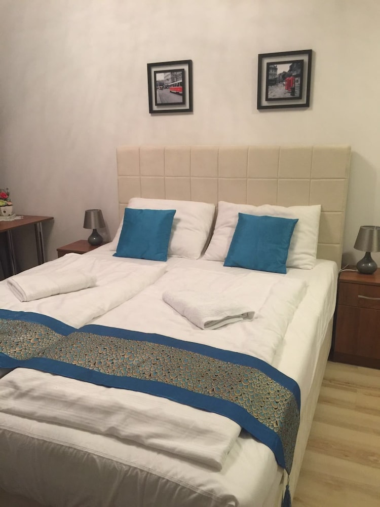 Corvin Rose Apartment Hotel 14/46