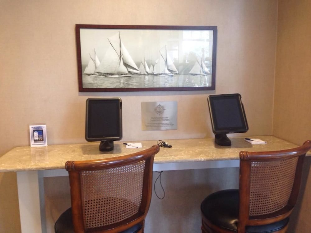 Salem Waterfront Hotel and Suites 41/45