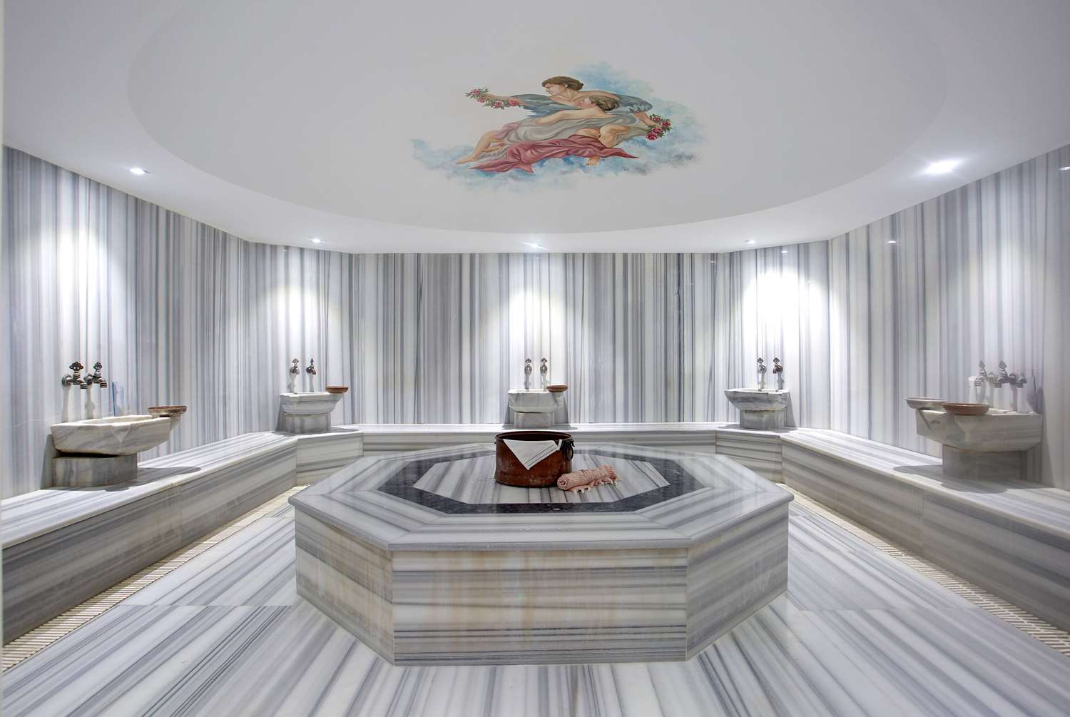 Ramada By Wyndham Istanbul Taksim 16/32