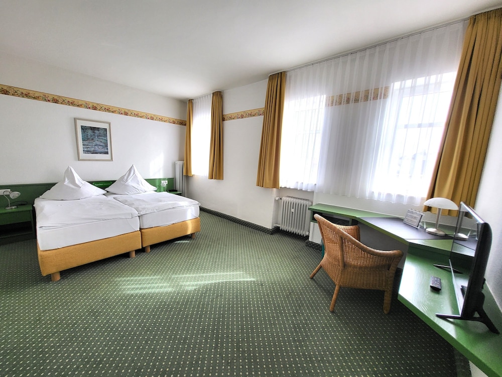 City Hotel 12/36