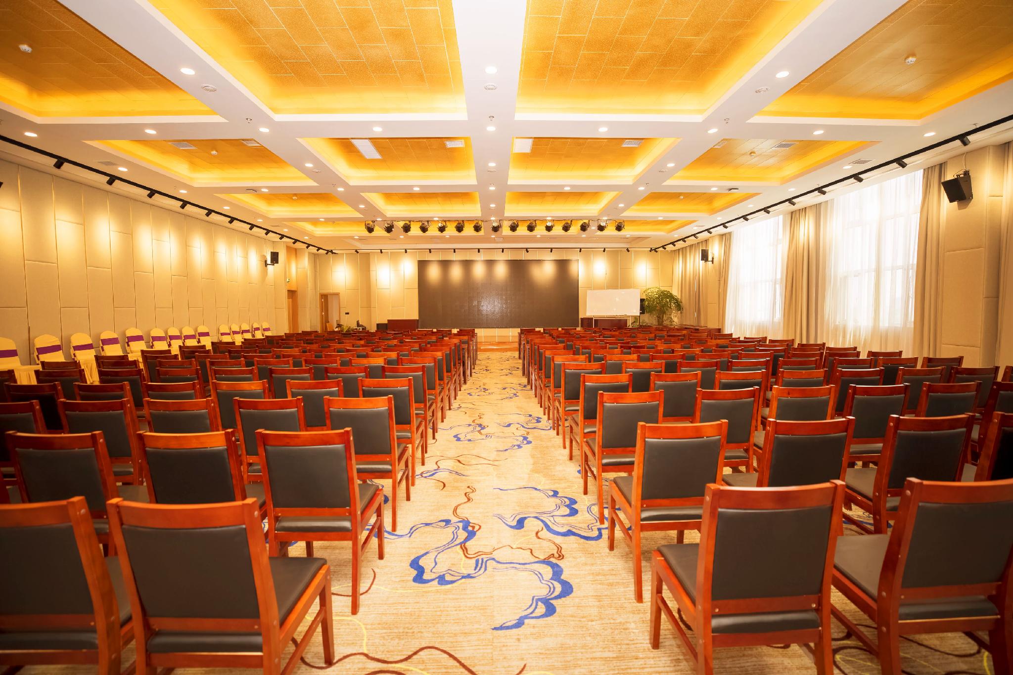GreenTree Eastern Xiangyang Zhongyuan West Road Hotel 19/23