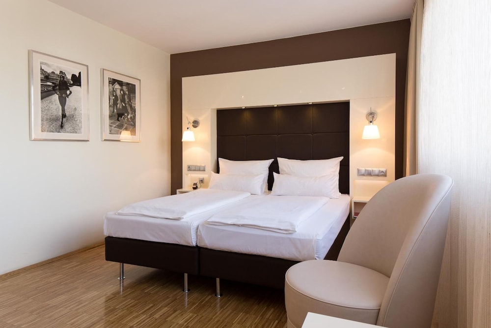 Hotel Santo 9/48