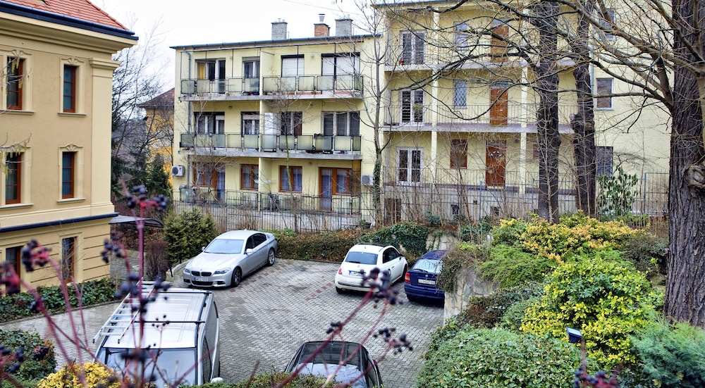 GOLD HOTEL APARTMENTS 35/50