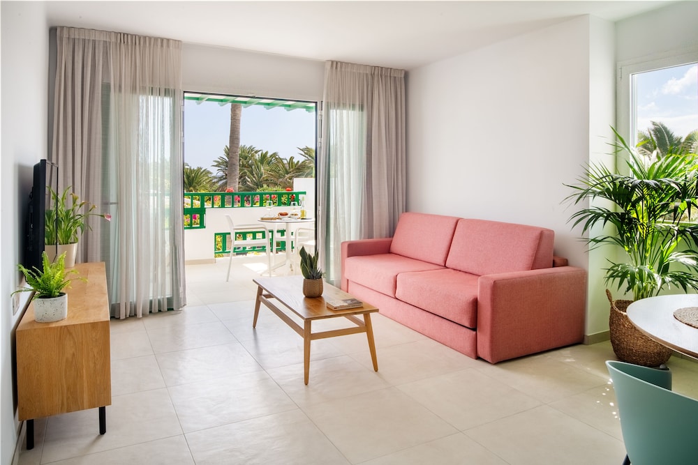 Nazaret Apartments 50/67