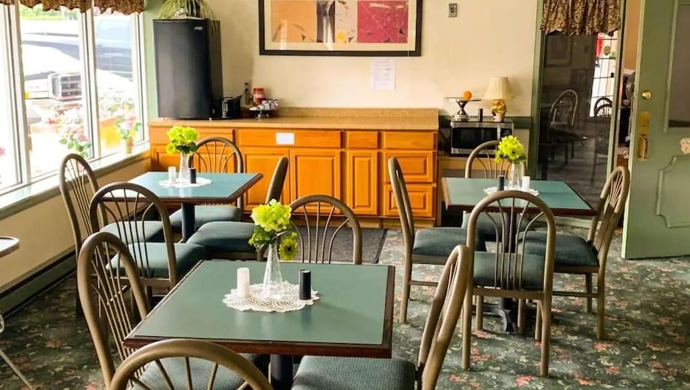Surrey Inn Hotel 48/61