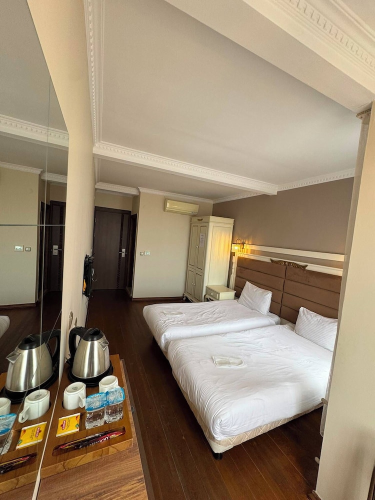 Sphendon Hotel 25/73