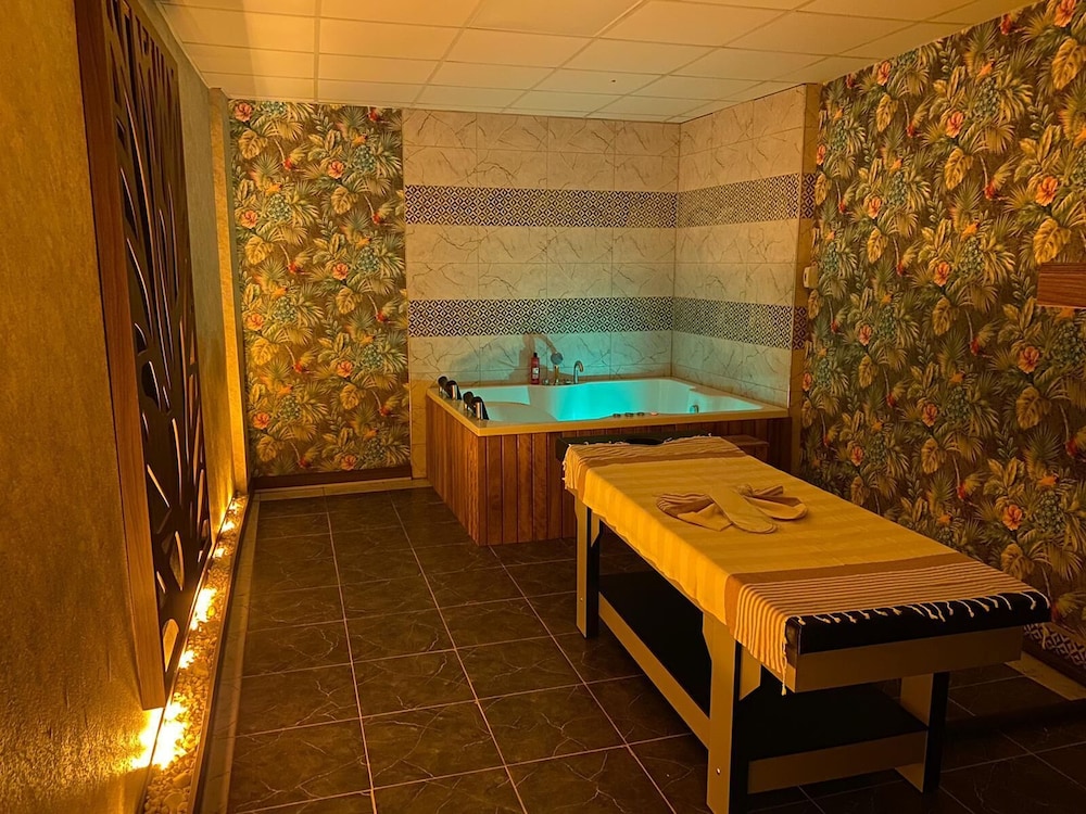 ROYAL INCI AIRPORT HOTEL 44/67