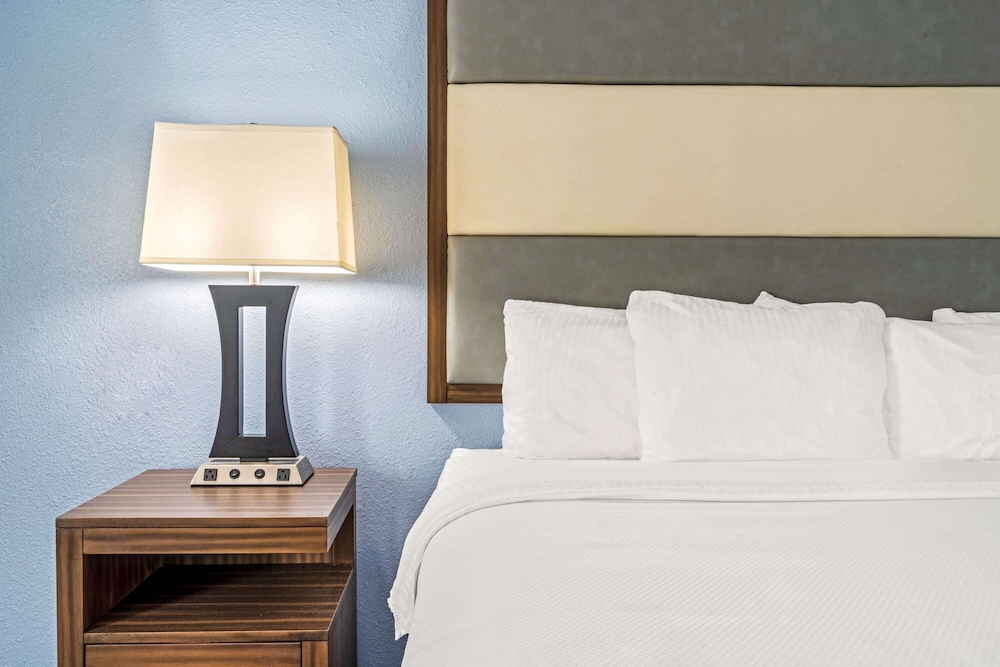 La Quinta Inn & Suites by Wyndham Guthrie 28/47