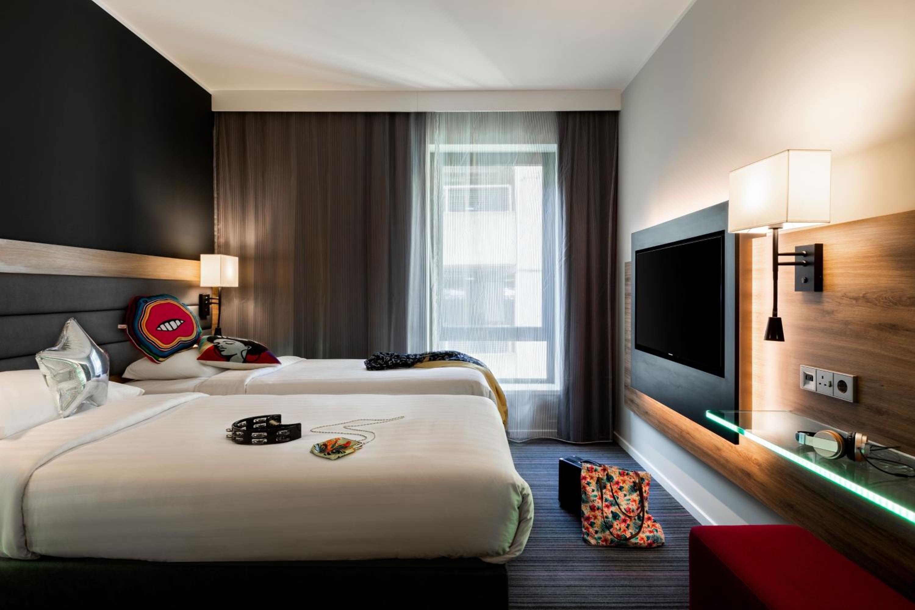 Moxy, Twin Beds